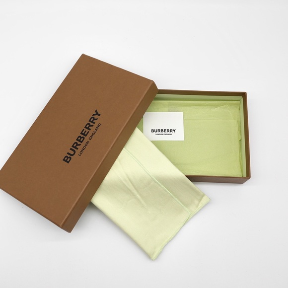 Burberry Wallet - Picture 4 of 5